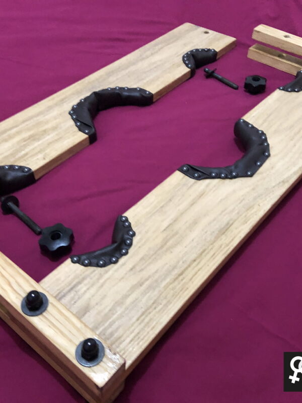 Carcan tête et poignets